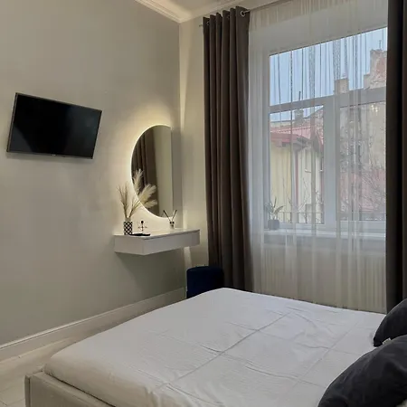 Apartment міамо 5хв до площі ринок