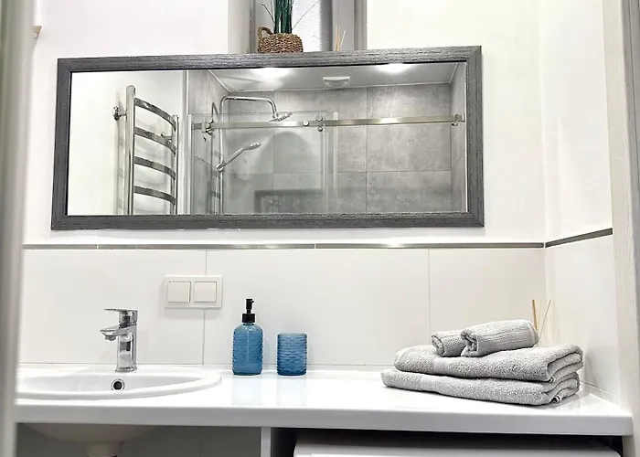 Apartment міамо 5хв до площі ринок