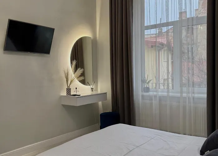 Apartment міамо 5хв до площі ринок