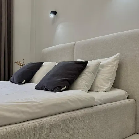 Apartment міамо 5хв до площі ринок